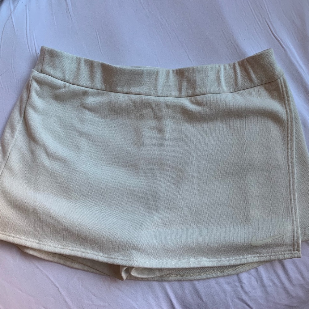 WOMENS NIKE WHITE TENNIS SKIRT SIZE MEDIUM